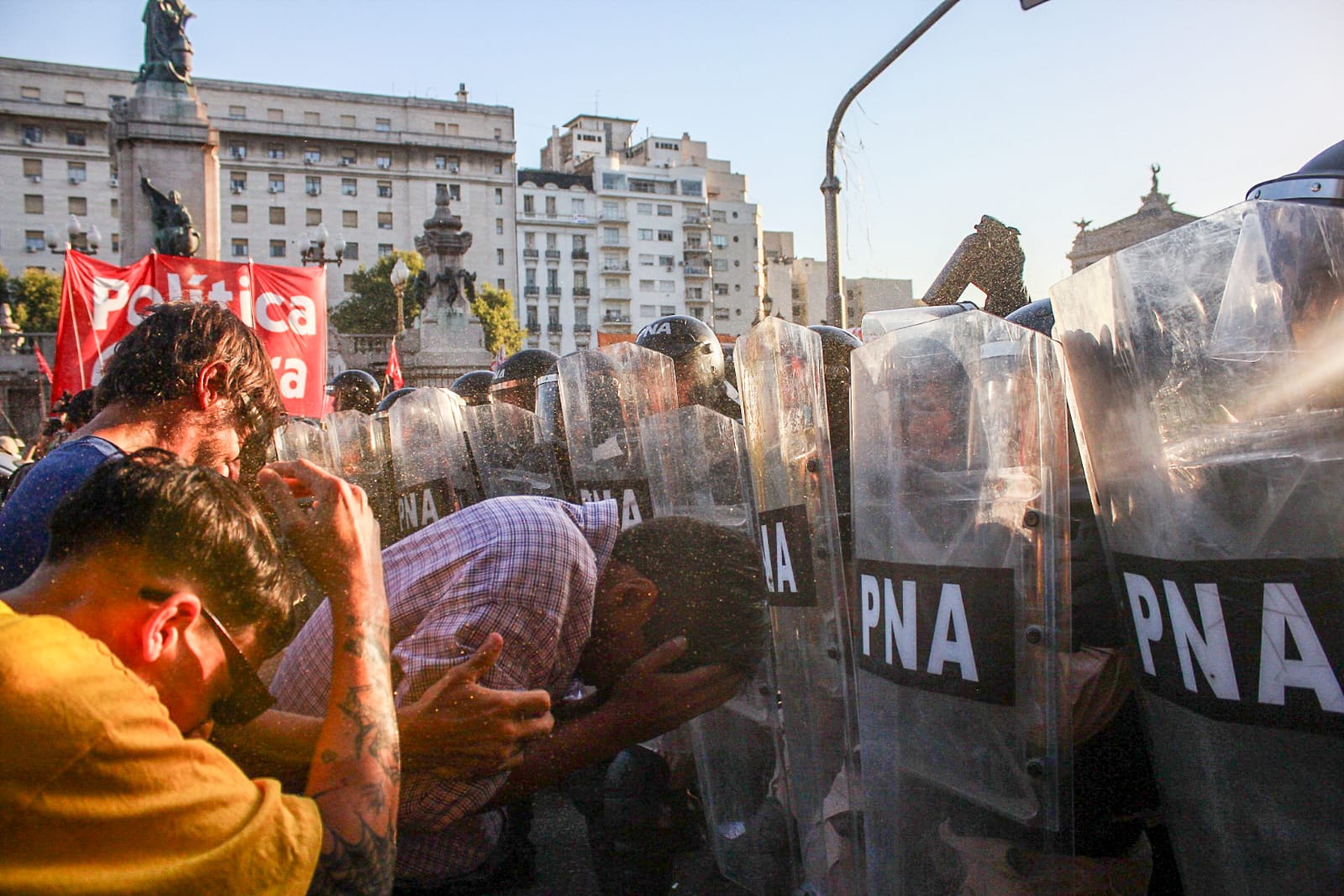 Represión a manifestantes frente al Congreso – CBAHoy